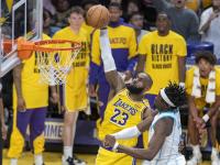 IM电竞博彩-惊心动魄！比赛中两队球员争分夺秒