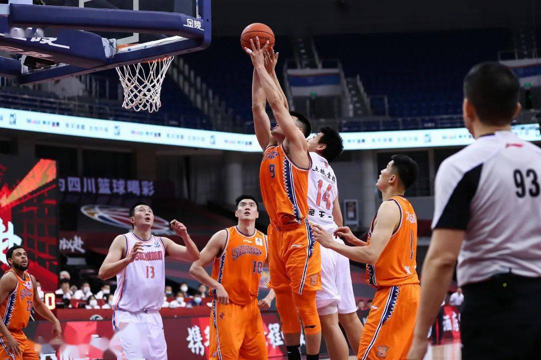 湖南队球员表现抢眼，赢得观众喝彩