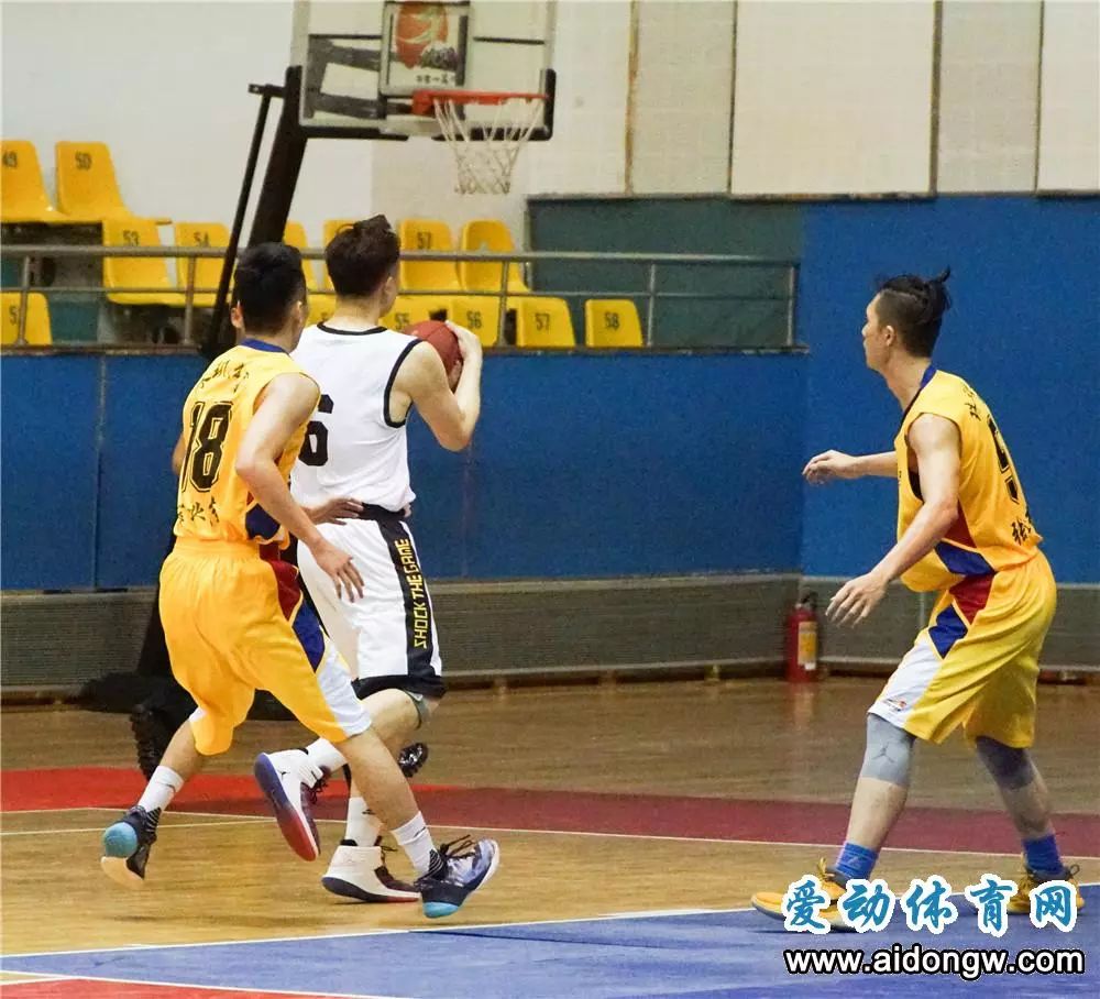 湖南队球员表现抢眼，赢得观众喝彩