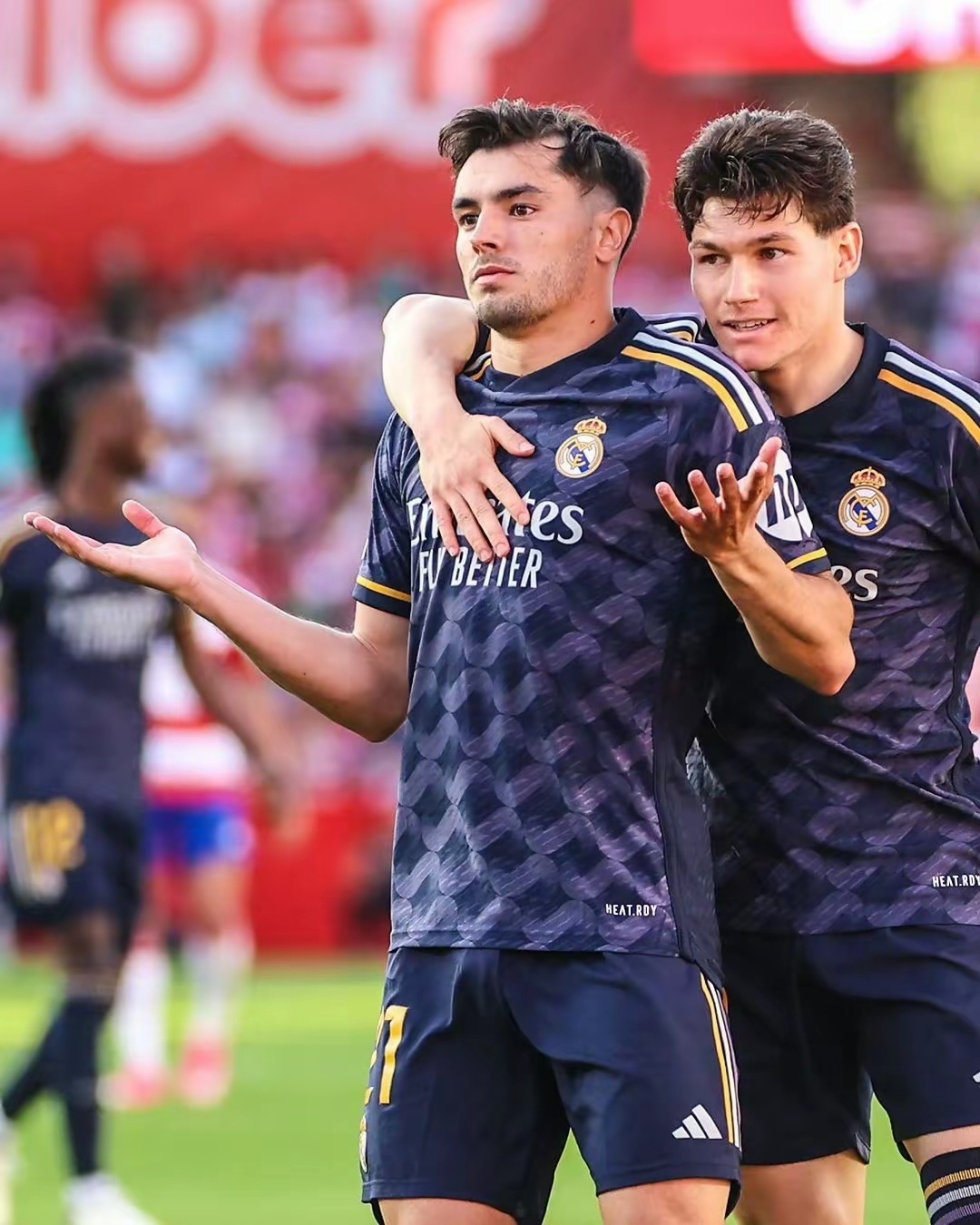 包含格拉纳达防守坚固，主场不败的词条