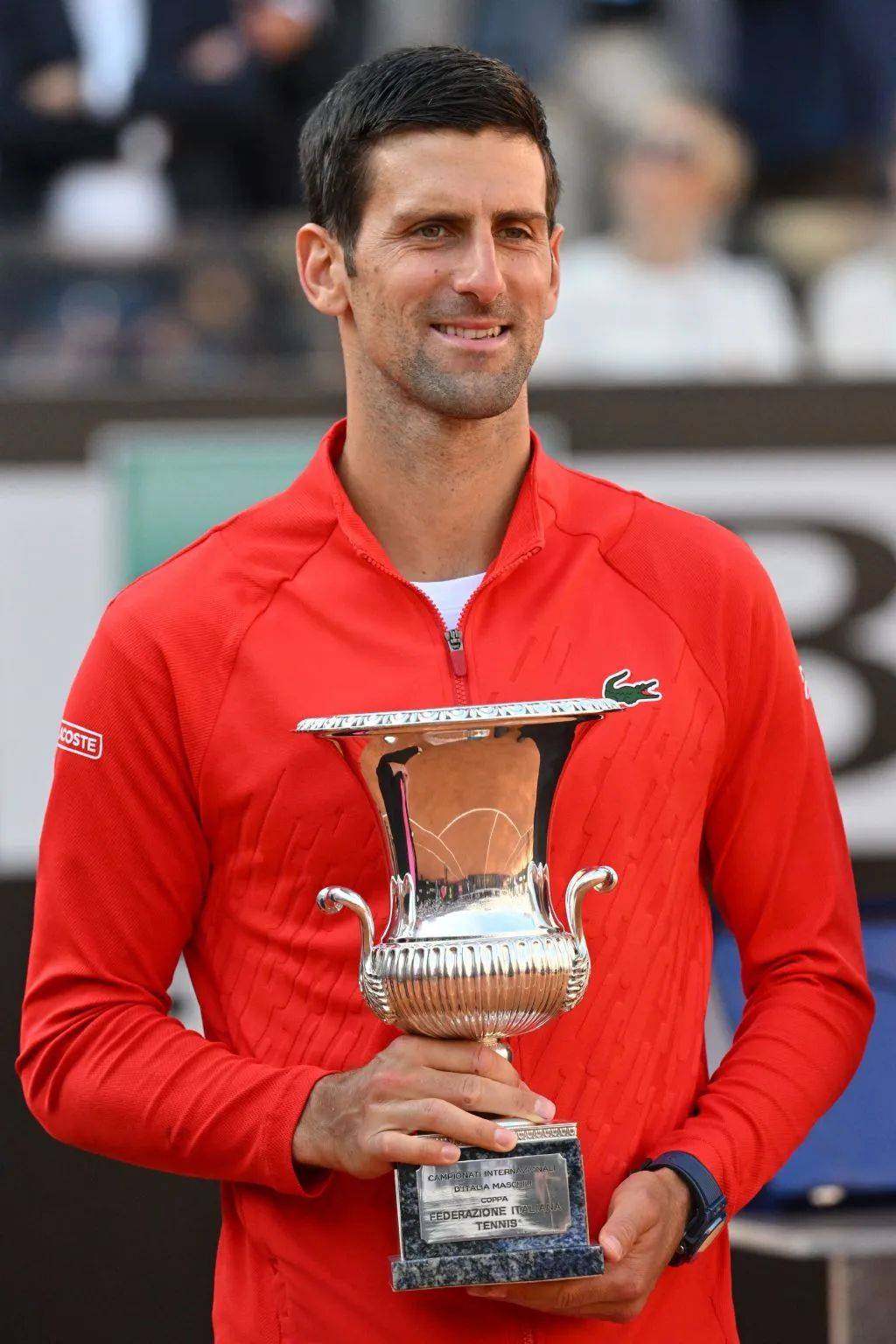 包含瑞士女足荣誉加冕，夺得国际盛事冠军的词条