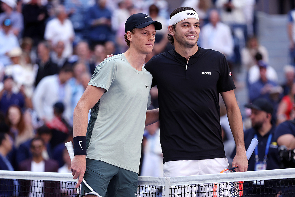 法网力克美网，辛纳带队取胜