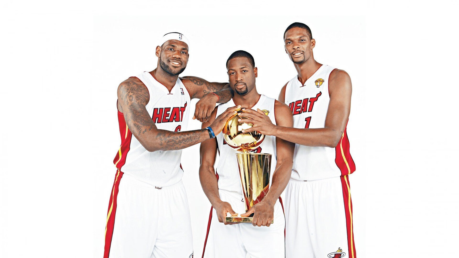 意甲焦点战之夜，莫兰特压力下完成爆发，当篮球巨星照亮绿茵场