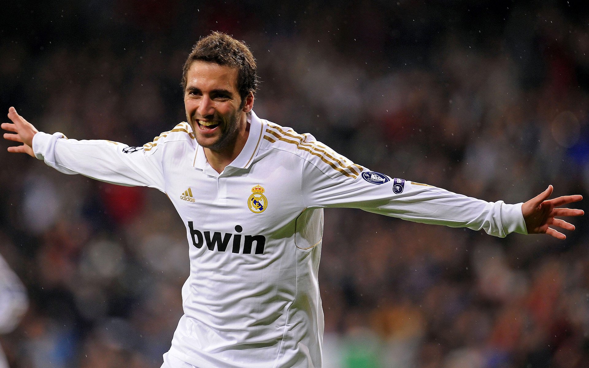 新王崛起，红牛二队绝境逆袭，皮亚斯特里一肩扛起银色王朝的黄昏